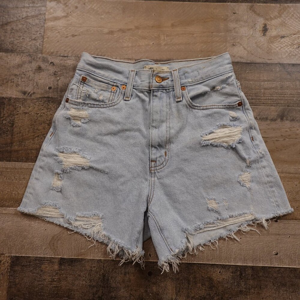 Madewell The Mom Jean Shorts Women's 25 Light Wash Blue Distressed Denim Raw Hem